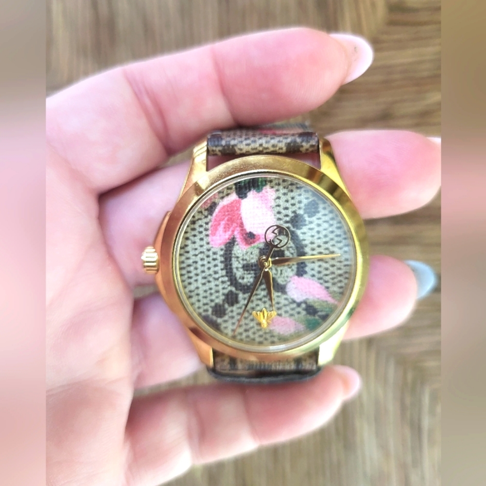Gorgeous 💓 😍 💓 Gucci Watch SO POPULAR & THE "IT" Watch right now! - Picture 1 of 4